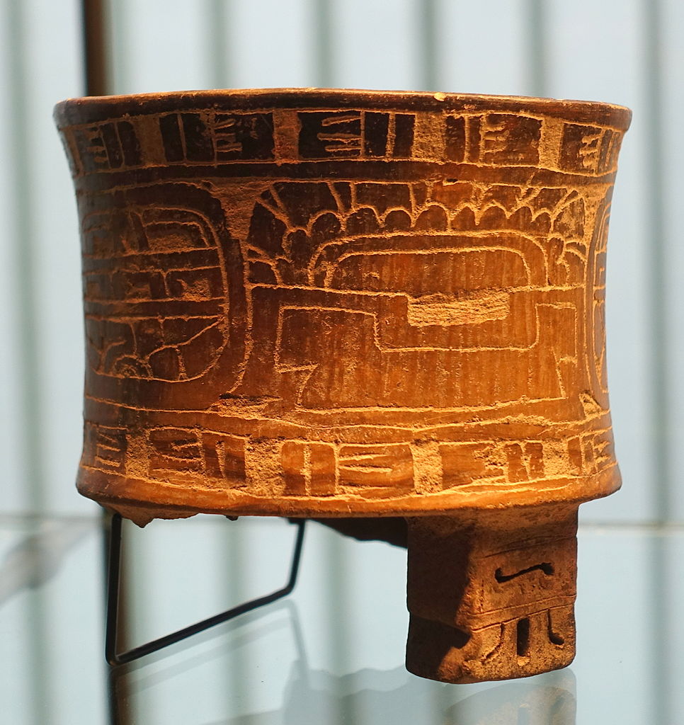 Wikimedia: Tripod-Vase